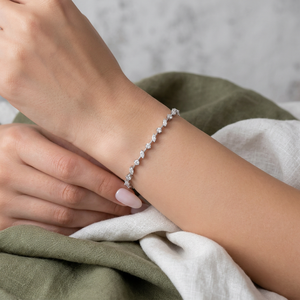 กำไลข้อมือรูปใบไม้ประดับเพชรเลี้ยงในห้องปฏิบัติการสีเงิน เครื่องประดับหรูหรา ดีไซน์ลายดอกไม้ สำหรับผู้หญิง - Product Image 3