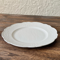 Vaisselle en céramique rétro française à dentelle en relief, bols, assiettes, tasses et soucoupes, théière pour le thé de l'après-midi, bols à dessert et à salade