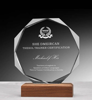 Trophée en cristal gravé sur mesure, écologique, avec design sablé et base en bois, pour les compétitions de reconnaissance d'entreprise