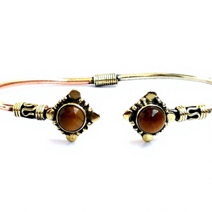 Brazalete de Dos Tonos a la Moda, Diseño Hecho a Mano en Plata Alemana y Cobre, Acabado con Múltiples Piedras, Ideal para Regalo de Cumpleaños - Product Image 2