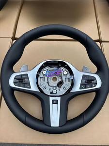 Volante Personalizzato ad Alte Prestazioni per BMW - Finiture in Carbonio e Pulsanti Multifunzione, Guida Urbana Performante e Pendolarismo Quotidiano - Product Image 6