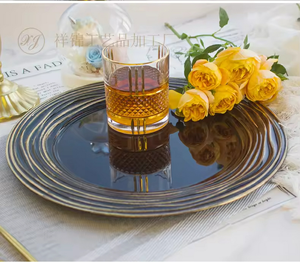 Caricabatterie in plastica Mamba elegante con bordo in oro per piatti decorativi per la casa e il matrimonio per eventi in famiglia - Product Image 2