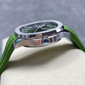 Reloj de Diseño de Lujo para Hombre, Esfera Verde, Correa de Goma, Movimiento Mecánico de Acero Inoxidable, Resistente al Agua, Cuadrado, de Cuarzo, Hecho en China - Product Image 2