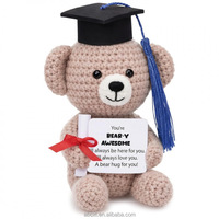 Ours en peluche fait main au crochet pour la remise des diplômes, avec chapeau de docteur à pompon, ours brun en peluche, cadeau commémoratif pour la saison des diplômes