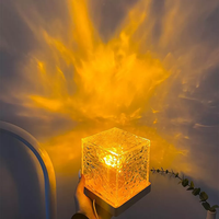 Bois carré USB lumière 16 couleurs rotatif cristal aurore lampe dynamique ondulation de l'eau Cube lampe Table nuit lampe