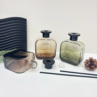 Nouvel Arrivage Fabricants Vente en Gros Bouteilles en Verre Plat Blanc Éclatant de 250 ml Contenants Vides pour Huiles d'Aromathérapie Sans Flamme