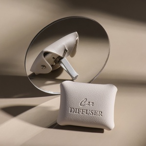 Anpassbarer Luxus-Leder-Autoduftspender mit Farbigen Ätherischen Ölen und Duftclip für Lüftungsschlitze - Product Image 2