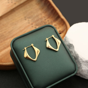 Pendientes de <span class=keywords><strong>Aro</strong></span> en Forma de U de Tungsteno de Lujo Vintage, Chapado en Oro de 18K, Diseño Original Unisex Elegante de Alta Gama - Product Image 1