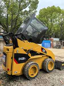 Mini chargeuse compacte d'occasion Caterpillar 242B3 avec charge nominale de 1 tonne Efficacité de fonctionnement élevée Modèle 2017 Garantie de 6 mois - Product Image 2