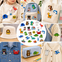 Écussons brodés faits main sur mesure, logo personnalisé, fleurs en PVC thermocollantes pour vêtements, casquettes, sacs à dos, articles souvenirs