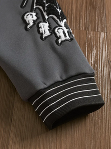 Dropshipping Chaqueta de béisbol con letras bordadas de moda para hombre-Patchwork negro y gris con mangas rotadoras Moda de Otoño/Invierno - Product Image 2