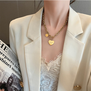 Collar de acero inoxidable con grabado en PVD, hebilla OT, corazón, regalo del Día de la madre - Product Image 2