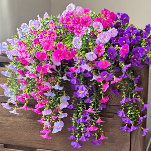 Guirnalda Artificial de Gloriosas de Tacto Real, 69 Flores Coloridas, Planta Artificial Colgante para Decoración del Hogar, Jardín y Bodas - Product Image 3