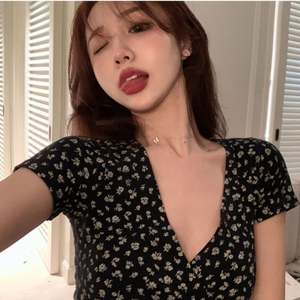 Camiseta de Manga Corta con Cuello en V y Estampado Floral, Ajustada, Elegante, para Mujer, Moda de Verano, Venta al Por Mayor - Product Image 3