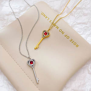 Collar con Colgante de Zirconia Roja Brillante de Acero Inoxidable Hongtong B1-389, Joyería de Moda al por Mayor - Product Image 3