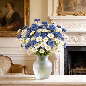 Ensemble de 5 fleurs artificielles simulées, bleuets et marguerites, pétales blancs et bleus, réalistes avec des plis naturels et des tiges flexibles - Product Image 4