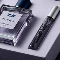 Boîte à parfum rigide de luxe sur mesure, style livre bleu magnétique, avec insert ajusté pour présentation, pour emballage de parfum personnalisé