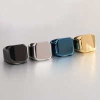 316L Edelstahl ring Schwarzes Quadrat Glatter Titans tahl Herren und Damen Gold Graviertes Logo Benutzer definierte Namens ringe