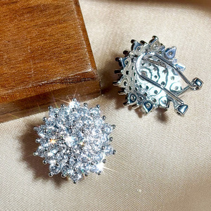 Orecchini a Perno con Motivo Floreale a Fiocco di Neve per Donne, Gioielli Scintillanti per Uso Quotidiano - Product Image 3