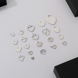 Pendentif Cœur : Nombreux Styles et Tailles |   Charme en acier inoxydable plaqué or 18K PVD |   Designs tendance découpés et unis pour la fabrication de bijoux DIY unisexe - Product Image 3