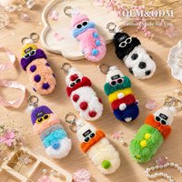 Porte-clés en peluche mignon, animal en peluche moelleux avec bonnet tricoté et lunettes de soleil, breloque de sac personnalisée, vente en gros, cadeau OEM