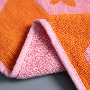 Fabbrica di alta qualità cotone 100% Jacquard in rilievo piscina telo mare <span class=keywords><strong>con</strong></span> nappe stile moderno Logo personalizzato all'ingrosso - Product Image 5