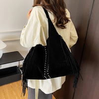 Sac fourre-tout en daim à franges pour femme, automne 2026, avec rivets décoratifs, grande capacité, style rétro, sac à bandoulière sous le bras