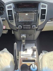 VENTES RAPIDES pour Mitsubishi <span class=keywords><strong>Pajero</strong></span> Montero GLS 3.5L Essence Automatique d'occasion - Product Image 2