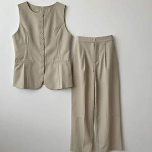 Completo da <span class=keywords><strong>Ufficio</strong></span> Donna su Misura Primavera/Estate: Top Senza Maniche con Scollo Rotondo + Pantaloni a Gamba Larga - Product Image 2