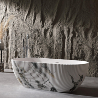 Baignoire autoportante en pierre artificielle à veinage marbré vertical cannelé pour salle de bain de villa de luxe, baignoire ovale en surface solide
