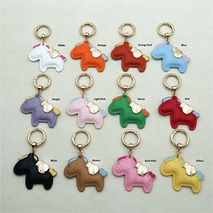 Llaveros de Cuero PU con Diseño de Pony Colorido y Adorable, Hechos a Mano, Personalizables, Regalo Promocional, Llavero de Caballo para Bolsos de Mujer - Product Image 1