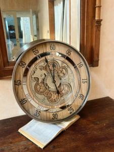 Orologio <span class=keywords><strong>da</strong></span> <span class=keywords><strong>Parete</strong></span> Analogico in Metallo Stile Retrò Americano ed Europeo di Lusso per Soggiorno/Sala <span class=keywords><strong>da</strong></span> Pranzo, Decorazione Artistica di Alta Gamma di Grandi Dimensioni - Product Image 4