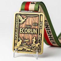 Médaille de trail running rectangulaire en alliage de zinc écologique, finition or antique, relief animalier 3D, logo personnalisé, pour la course en plein air