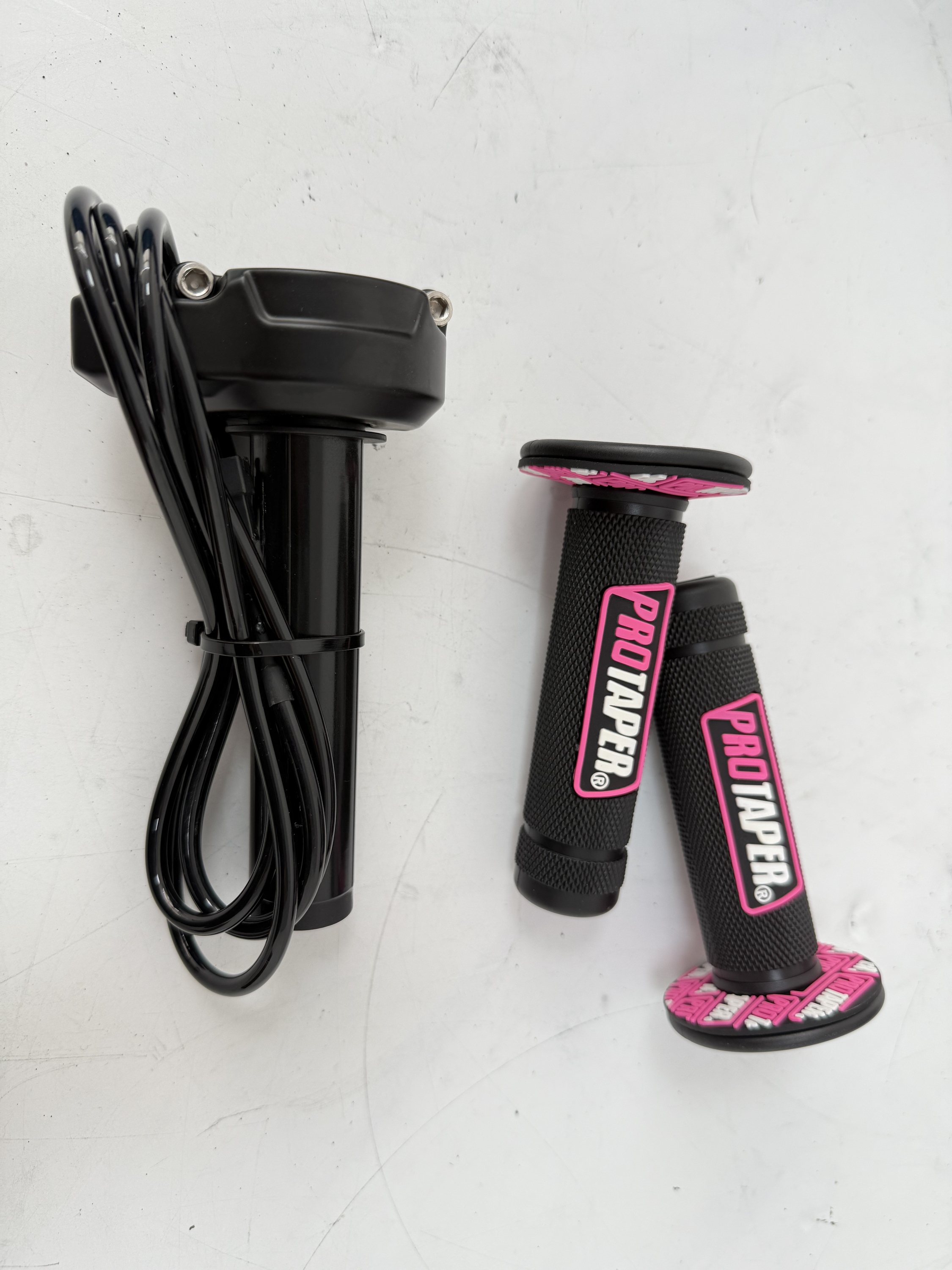 Pink Pro taper Grips+Surron throttle