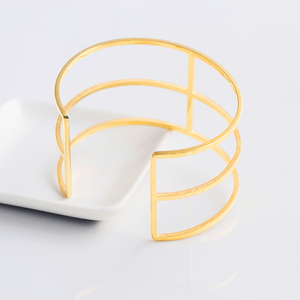 Brazaletes 2020 hueco tres apertura del <span class=keywords><strong>Bar</strong></span> pasarela pulsera <span class=keywords><strong>de</strong></span> encanto <span class=keywords><strong>de</strong></span> moda brazalete <span class=keywords><strong>de</strong></span> <span class=keywords><strong>las</strong></span> mujeres - Product Image 1