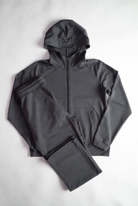 Ensemble de sport rose corail : veste zippée à capuche courte et pantalon de jogging fuselé - Product Image 3