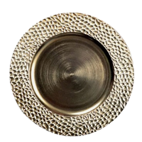 Assiettes de présentation rondes en métal plaqué or de luxe pour mariages, sous-assiettes décoratives haut de gamme, fournisseur de vaisselle durable pour la restauration