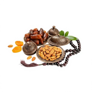 Plateau de service au design attrayant avec amandes, noix de cajou et raisins secs, plateau artisanal en métal pour le Ramadan, plateau de dattes et de noix pour la table. - Product Image 1