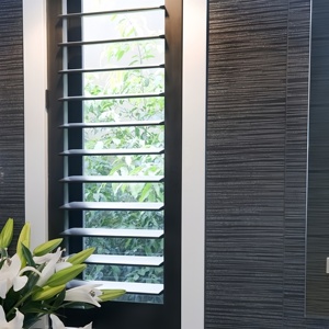 Ventanas de Persiana Vertical de Aluminio de Diseño Moderno y Alta Calidad Personalizadas con Vidrio Templado de Seguridad para Sala de Estar en Oferta - Product Image 6