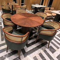 Ensemble de table et de chaises de restaurant commercial JEILI avec tables en bois et chaises en rotin rembourrées pour les projets de café