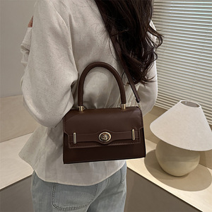 Borsa quadrata piccola retrò francese di alta gamma, borsa da donna alla moda, portatile, in platino, con cuciture a contrasto, borsa Katie da donna - Product Image 4