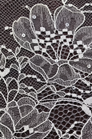 Tissu en dentelle acrylique Raschel tricoté léger à bord festonné floral blanc vintage pour robe de mariée et lingerie