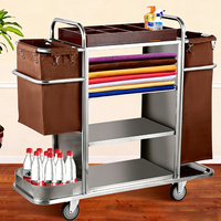 Chariot de nettoyage portable en acier inoxydable robuste avec 3 étagères, sacs à linge pour l'entretien hôtelier OEM
