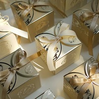 Emballage Cadeau Personnalisé de Luxe pour Mariage: Boîte Pliante en Papier avec Finition Mat et Gaufrage pour Dragées Chocolatées pour Invités