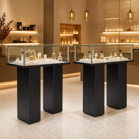 Vitrine de présentation de bijoux à double cylindre en verre, socle noir mat, vitrine de vente au détail avec éclairage LED pour bijouterie