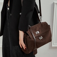Sacs à main de luxe en cuir suédé style rétro pour femmes, sacs à bandoulière de créateur, sacs vintage et sacs de bureau pour femmes pour l'hiver 2026