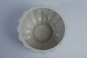 Stoneware <b>Ceramic</b> Japandi Eco-Friendly Tabletop <b>Vase</b> Matte White Scalloped Edge Minimalist Design 19cm X 13cm Exquisite Durable - Product Image 3