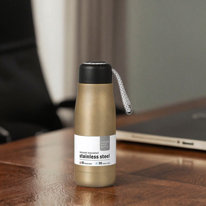 Bouteilles d'eau isothermes réutilisables en acier inoxydable 304 de 12 oz avec logo personnalisé, écologiques, avec corde de levage, pour le sport - Product Image 6