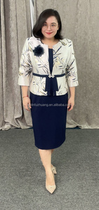 Costume de bureau formel bleu foncé deux pièces grande taille pour femme, idéal pour l'église ou les affaires - Product Image 4