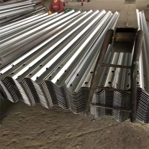 Barandilla de Seguridad PiPe W Beam, Barrera de Acero Galvanizado en Caliente para Carreteras, Q235 Q355, Altura Personalizada para Seguridad Vial - Product Image 5